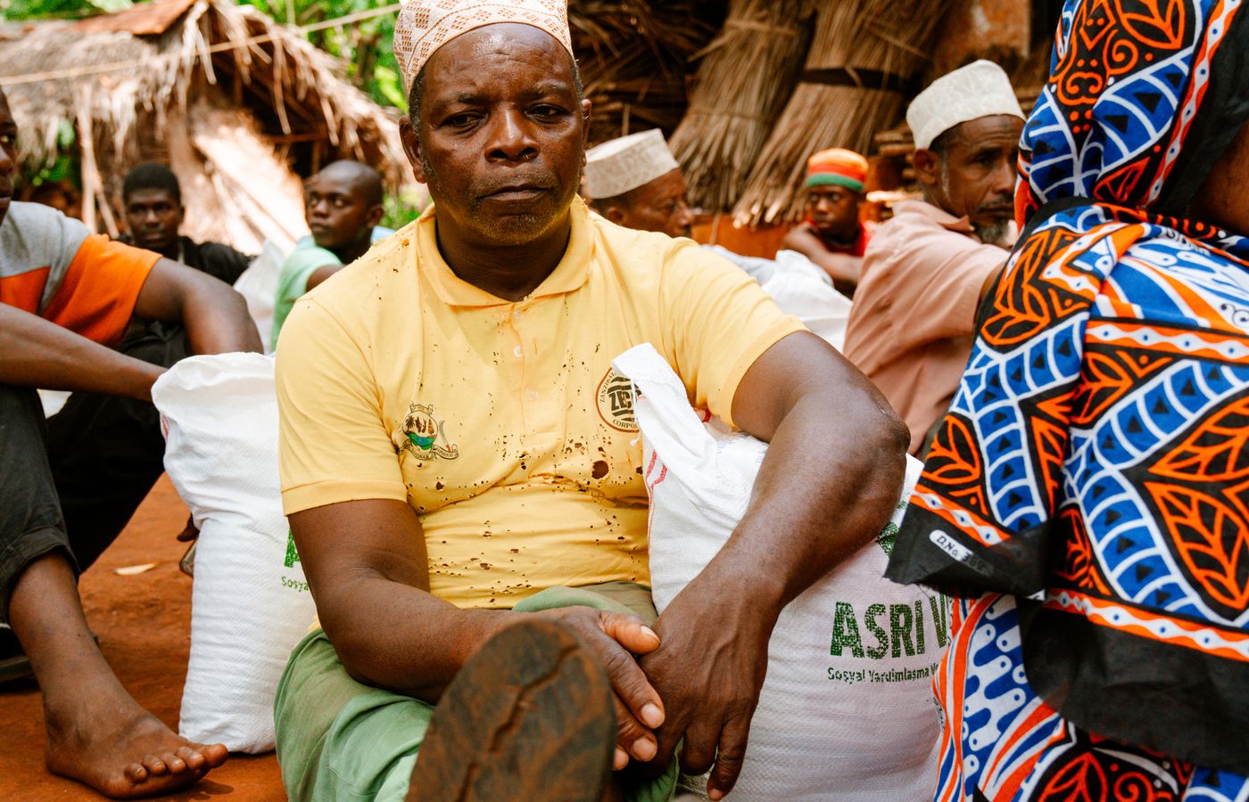 Concertation réunissant hommes et femmes en milieu rural